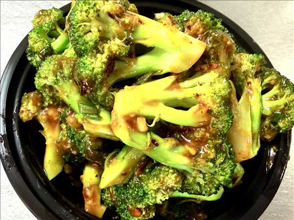 142. Broccoli with Garlic Sauce (PT)